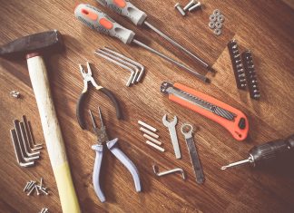 Les outils indispensables pour faire de la plomberie en autonomie à la maison